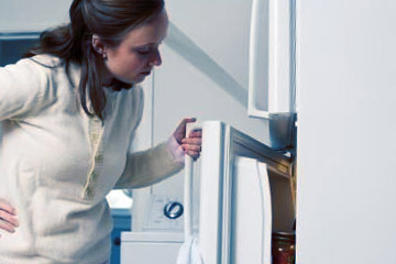 Nieprzyjemny zapach z lodówki ?